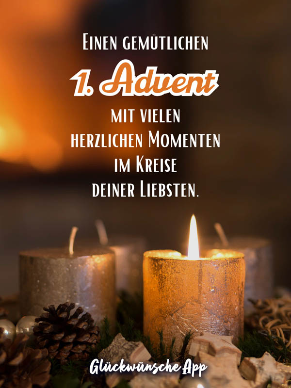 Adventskranz auf dem eine Kerze brennt mit Spruch"Einen gemütlichen 1. Advent mit vielen herzlichen Momenten im Kreise deiner Liebsten."