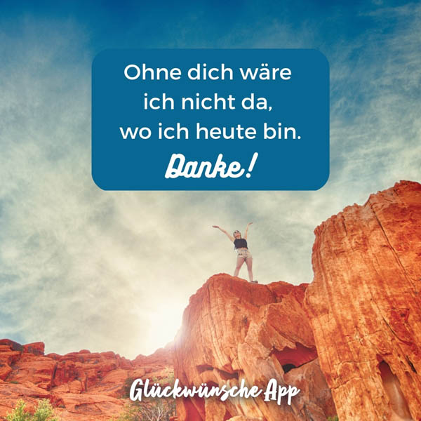 Frau, die auf einem Berg steht und die Hände in die Höhe streckt mit Danke Spruch „Ohne dich wäre ich nicht da, wo ich heute bin. Danke!"