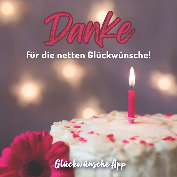 Geburtstagstorte, auf der eine Kerze brennt und Danke Spruch „Danke für die netten Glückwünsche!"