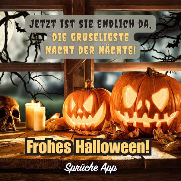 Kürbisse und gruseliger Hintergrund mit dem Halloween Spruch "Jetzt ist sie endlich da, die gruseligste Nacht der Nächte! Frohes Halloween"