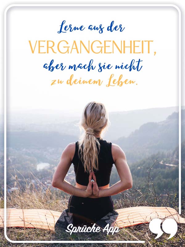 Frau auf Yogamatte mit dem Spruch: Lerne aus der Vergangenheit aber mach sie nicht zu deinem Leben.