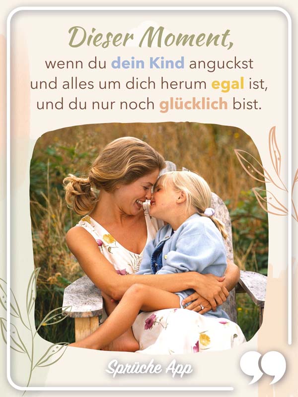 Mutter mit Kind im Arm und Familien Spruch: „Dieser Moment, wenn du dein Kind anguckst und alles um dich herum egal ist, und du nur noch glücklich bist."