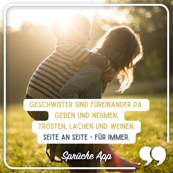 Geschwister Huckepack mit Spruch: „Geschwister sind füreinander da. Geben und nehmen, trösten, lachen und weinen. Seite an Seite - für immer."