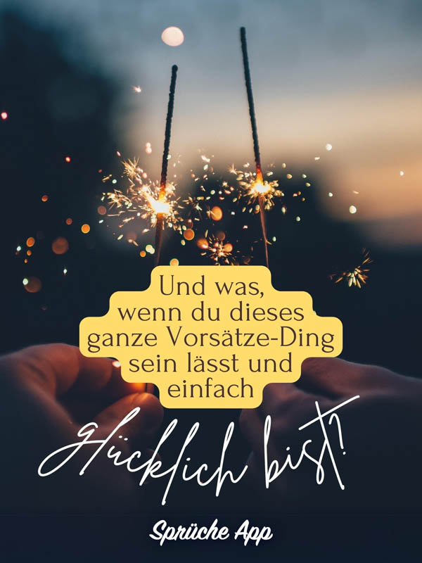 Zwei Spritzkerzen und Silvester Spruch: „Und was, wenn du dieses ganze Vorsätze-Ding sein lässt und einfach glücklich bist?"