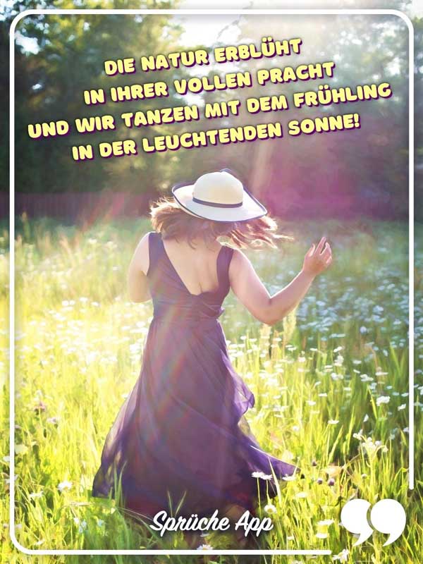 Frau mit Hut und Kleid, die in der Sonne auf einer Blumenwiese tanzt mit Spruch: „Die Natur erblüht in ihrer vollen Pracht, und wir tanzen mit dem Frühling in der leuchtenden Sonne!"