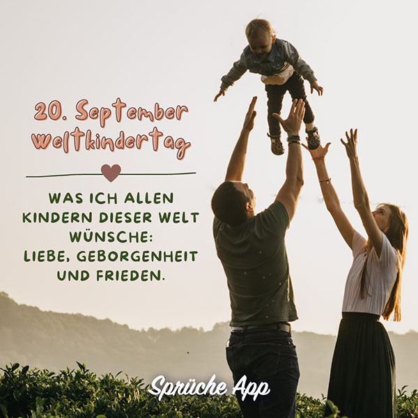 Eltern, die ihr Kind in die höhe Heben mit Spruch zum Kindertag: „20 September Weltkindertag Was ich allen Kindern dieser Welt wünsche: Liebe, Geborgenheit und Frieden."