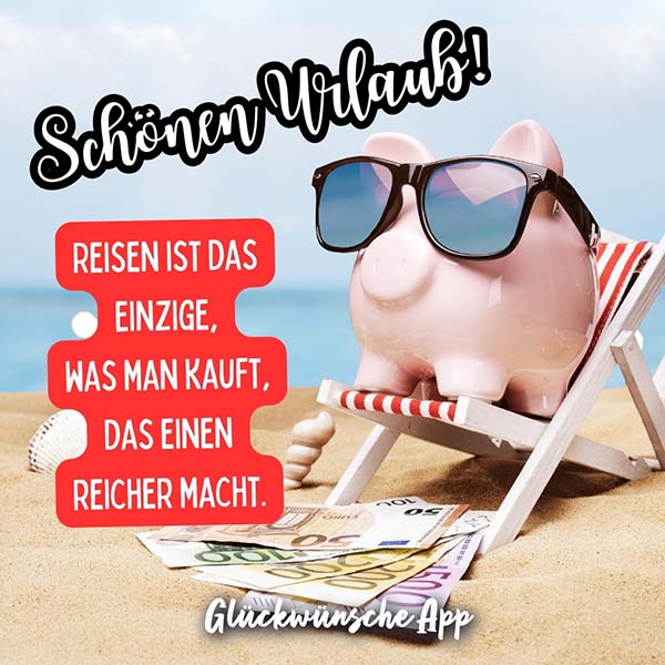 Sparschwein mit Sonnenbrille am Strand und Grüßen: „Schönen Urlaub! Reisen ist das Einzige, was man kauft, das einen reicher macht.“ 