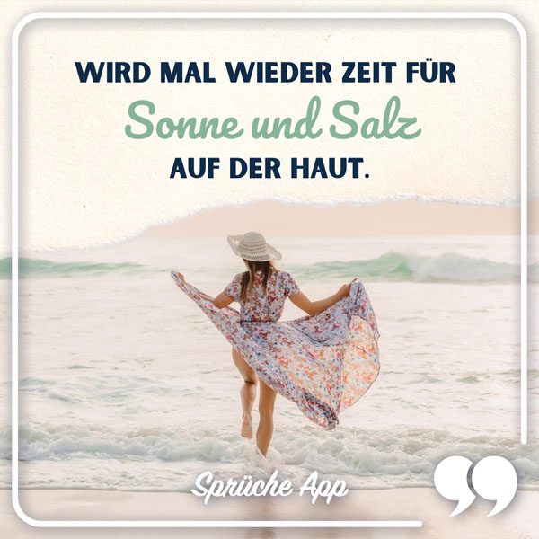 Frau am Strand mit Füßen im Meer und Spruch: „Wird mal wieder Zeit für Sonne und Salz auf der Haut."