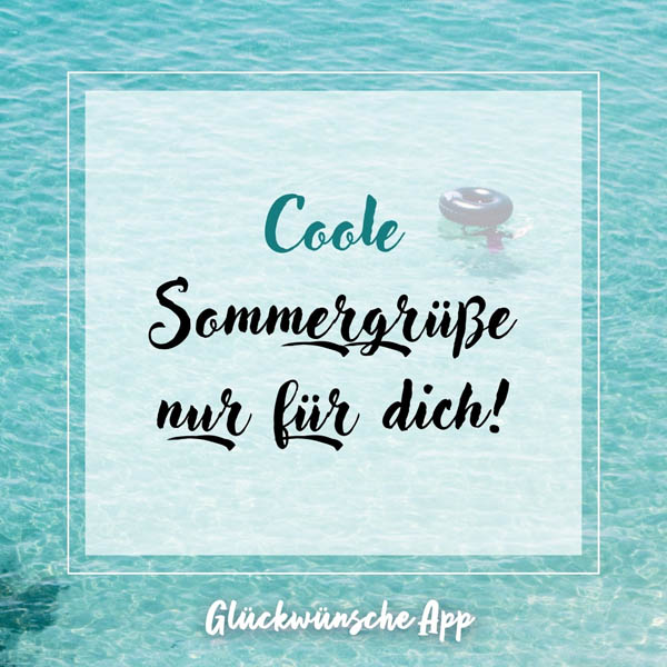 Türkises Meer und im Vordergrund der Gruß: „Coole Sommergrüße nur für dich!"